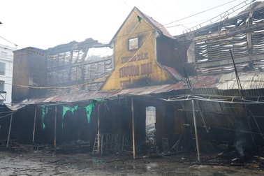 Nước mắt tiểu thương trắng tay sau vụ cháy chợ kinh hoàng tại Hải Phòng