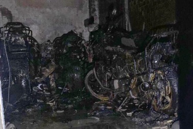 Cháy trong khu "nhà giàu", 5 người được cứu sống