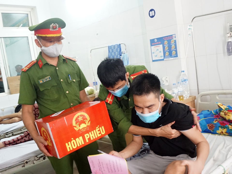 Được cầm lá phiếu bầu, với tôi là niềm an ủi lớn - 6 Được cầm lá phiếu bầu, với tôi là niềm an ủi lớn - 6