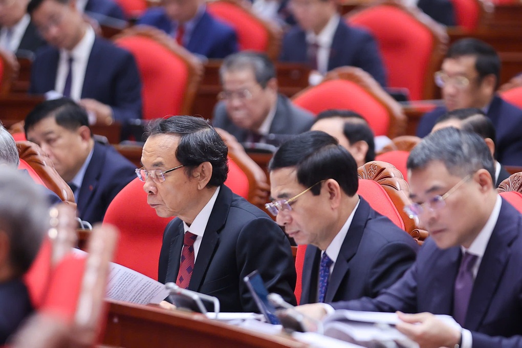 Trung ương thực hiện một số nội dung về công tác cán bộ - 1 Trung ương thực hiện một số nội dung về công tác cán bộ - 1