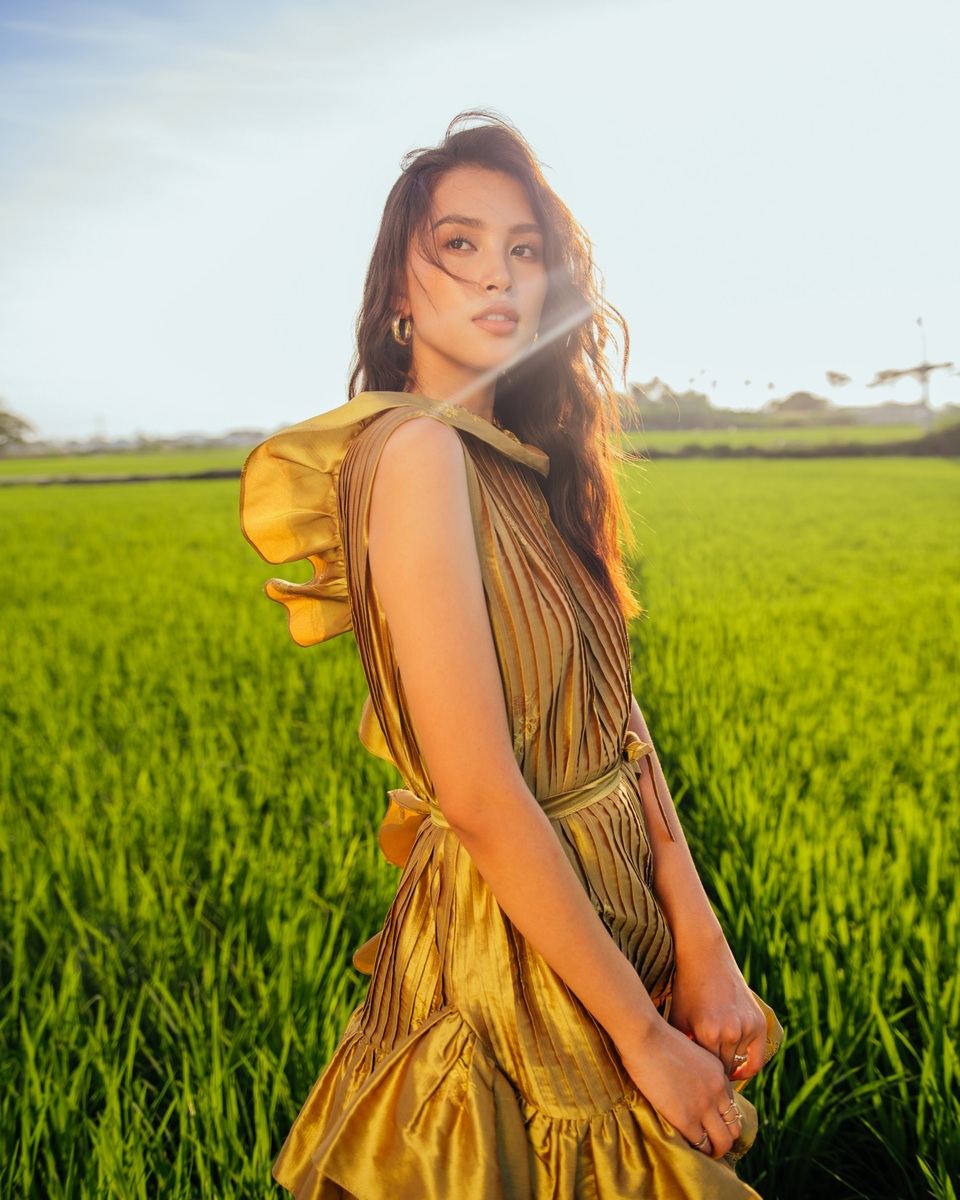 Hoa hậu Tiểu Vy “đẹp lạ” trong buổi sáng bình dị đến nao lòng ở Hội An - 18 Hoa hậu Tiểu Vy “đẹp lạ” trong buổi sáng bình dị đến nao lòng ở Hội An - 18