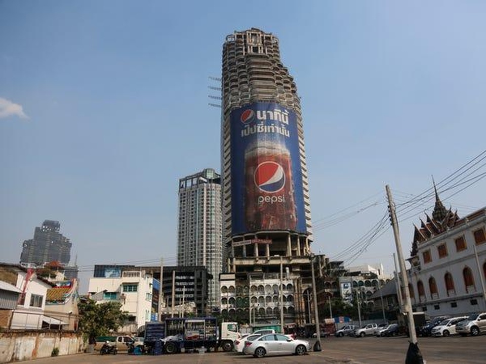 Tòa tháp 49 tầng bị đồn ma ám bỏ hoang giữa trung tâm Bangkok sầm uất - 2 Tòa tháp 49 tầng bị đồn ma ám bỏ hoang giữa trung tâm Bangkok sầm uất - 2