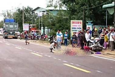 Đôi nam nữ chết thảm dưới gầm xe đầu kéo