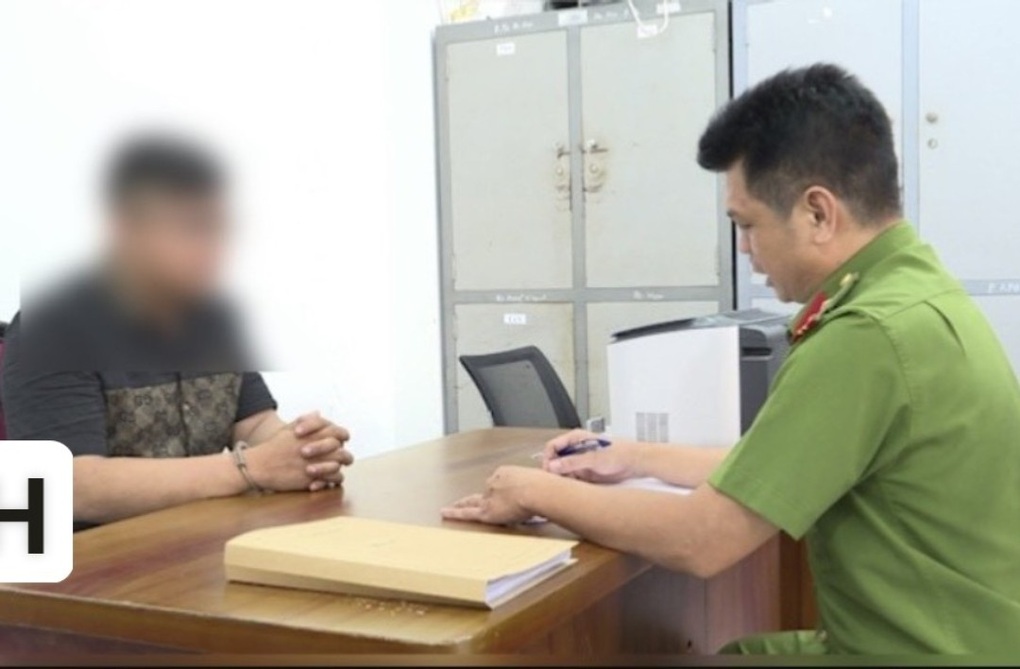 Băng cướp chuyên giật điện thoại ở TPHCM sa lưới - 1 Băng cướp chuyên giật điện thoại ở TPHCM sa lưới - 1