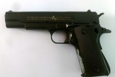 Làm rõ động cơ nổ súng trúng xe chở học sinh