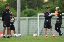 Thái Lan khẩn cấp lên danh sách cầu thủ chưa nhiễm Covid-19