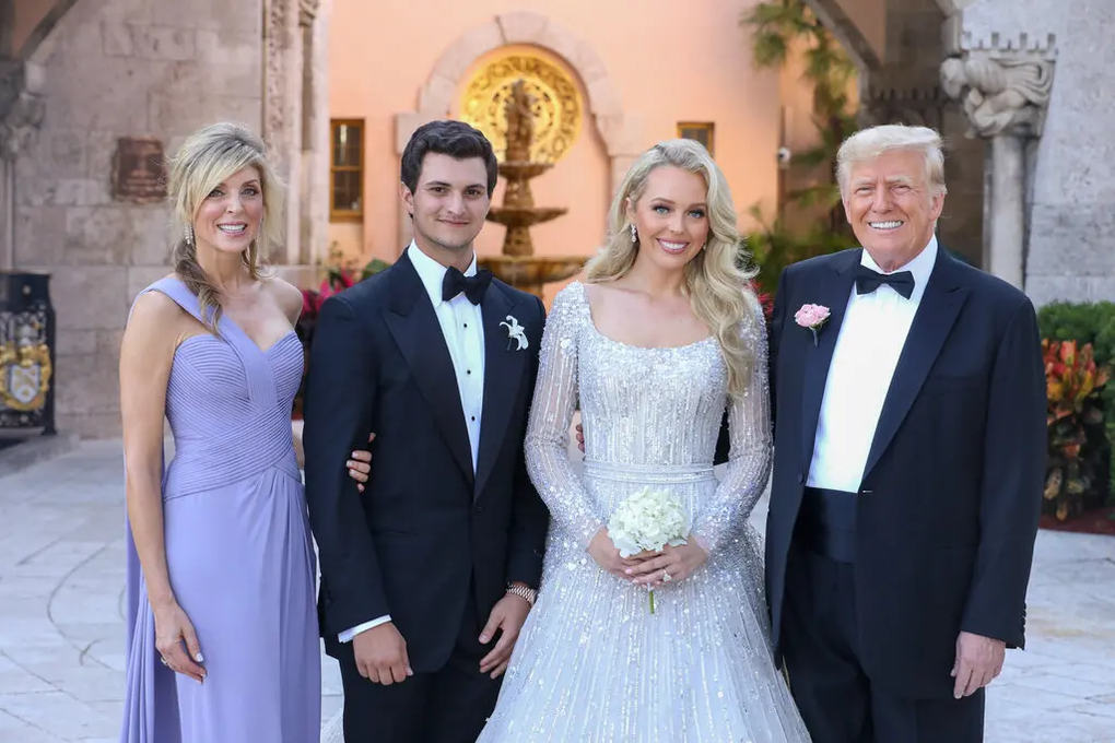 Đám cưới như mơ của gái út nhà ông Trump với bạn trai tỷ phú - 4 Đám cưới như mơ của gái út nhà ông Trump với bạn trai tỷ phú - 4
