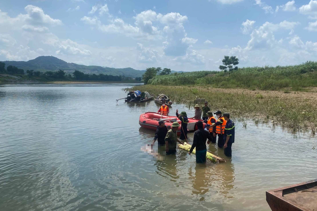 5 học sinh đi tắm sông, 1 em bị đuối nước - 1 5 học sinh đi tắm sông, 1 em bị đuối nước - 1
