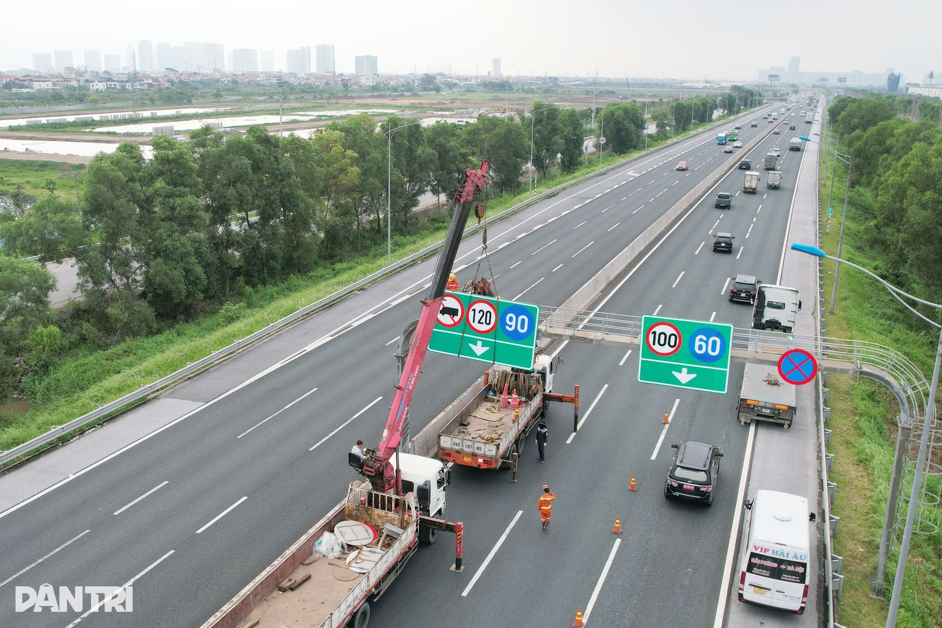 Tài xế xe tải lo khó vượt khi bị cấm vào làn 1 cao tốc Hà Nội – Hải Phòng - 12 Tài xế xe tải lo khó vượt khi bị cấm vào làn 1 cao tốc Hà Nội – Hải Phòng - 12