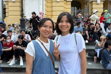 Vượt 35km đến Nhà hát Lớn nhận vé đêm nhạc, vẫn ra về tay trắng