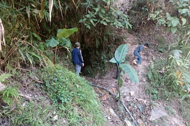 Bắt vụ khai thác vàng trái phép, tạm giữ 1 tấn quặng vàng