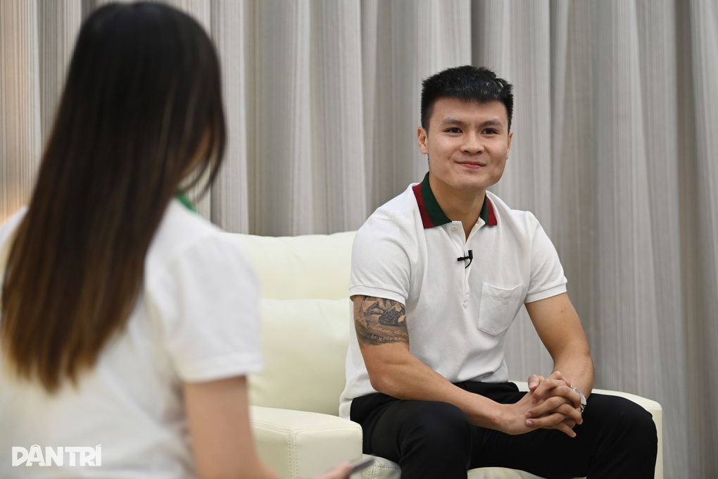 Quang Hải: Không áp lực khi các đồng đội lần lượt lấy vợ - 1 Quang Hải: Không áp lực khi các đồng đội lần lượt lấy vợ - 1