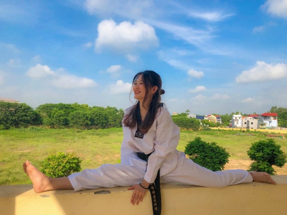 Nữ sinh CLB Taekwondo bất ngờ nổi tiếng sau clip phỏng vấn - 3 Nữ sinh CLB Taekwondo bất ngờ nổi tiếng sau clip phỏng vấn - 3