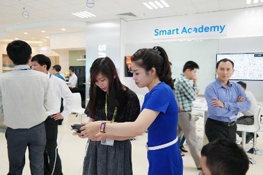 Samsung ra mắt Trung tâm trải nghiệm doanh nghiệp đầu tiên ở Hà Nội
