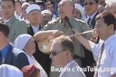 Khi nguyên thủ quốc gia khoe giọng hát