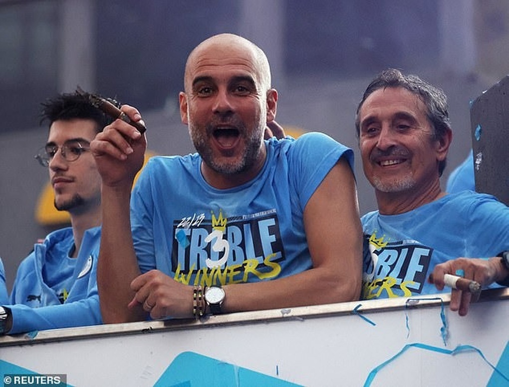 Man City diễu hành ăn mừng chức vô địch Champions League - 3 Man City diễu hành ăn mừng chức vô địch Champions League - 3