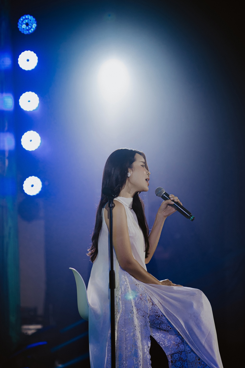 Lưu Hương Giang làm gì khi đóng cửa hoạt động nghệ thuật suốt 1 năm qua? - 14 Lưu Hương Giang làm gì khi đóng cửa hoạt động nghệ thuật suốt 1 năm qua? - 14