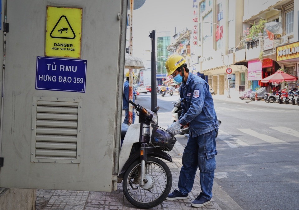 Người thợ điện với 30 sáng kiến, giúp doanh nghiệp tiết kiệm hàng tỷ đồng - 1 Người thợ điện với 30 sáng kiến, giúp doanh nghiệp tiết kiệm hàng tỷ đồng - 1