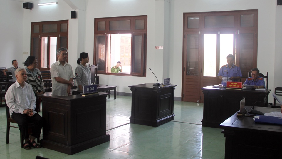 Tham ô tài sản, Cựu Chánh án TAND tỉnh Phú Yên bị đề nghị mức án 16 năm tù - 2 Tham ô tài sản, Cựu Chánh án TAND tỉnh Phú Yên bị đề nghị mức án 16 năm tù - 2