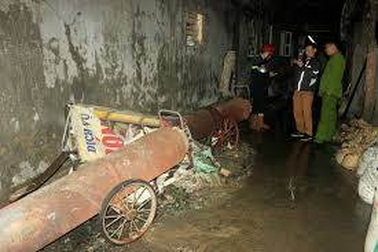 Nổ bình bơm bóng bay, hai trẻ tử vong