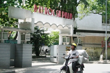 Thêm 1 thí sinh nữ bị sốt phát ban nặng phải nghỉ thi tốt nghiệp