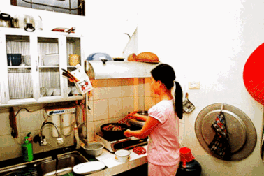 Thuê giúp việc "ngoại" tiện nhiều, nhưng cũng lắm phiền toái