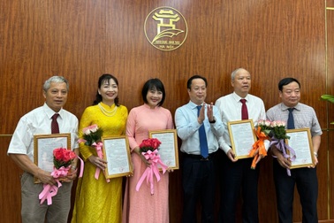 Hà Nội công nhận hàng loạt hiệu trưởng mới bậc phổ thông