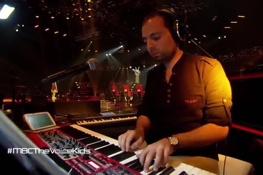 Bé gái Syria bật khóc trong chương trình thi hát The Voice Kids khi thể hiện nhạc phẩm kêu gọi hòa bình