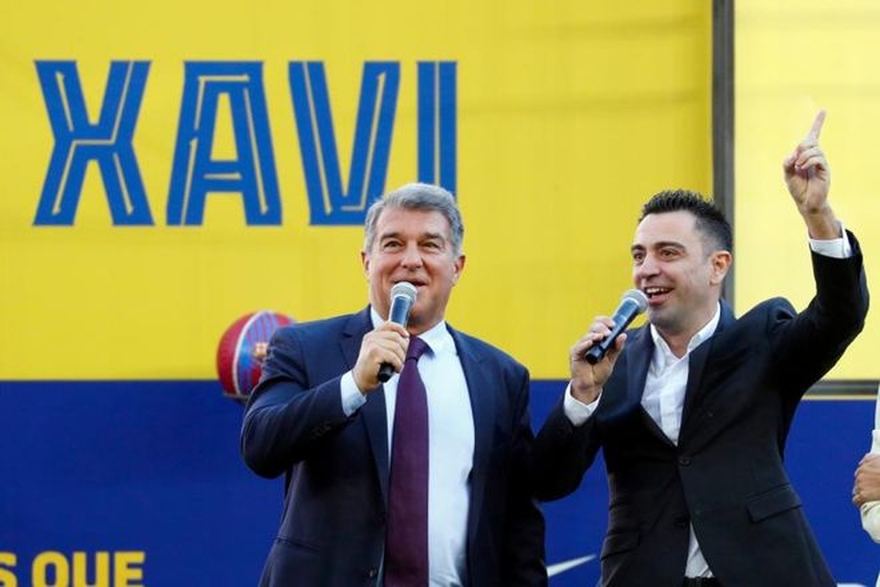 HLV Xavi nói gì trong buổi lễ ra mắt đặc biệt ở Barcelona? - 11 HLV Xavi nói gì trong buổi lễ ra mắt đặc biệt ở Barcelona? - 11