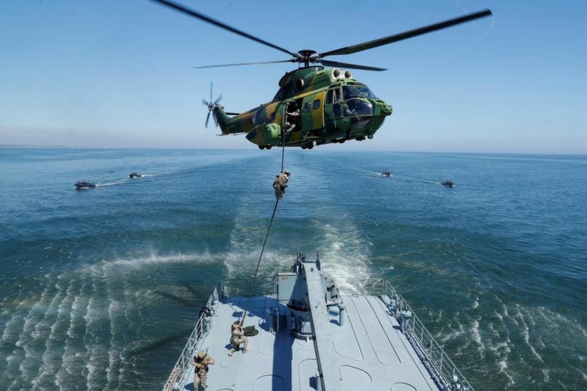 NATO rầm rộ diễn tập thực binh tại châu Âu - 11 NATO rầm rộ diễn tập thực binh tại châu Âu - 11