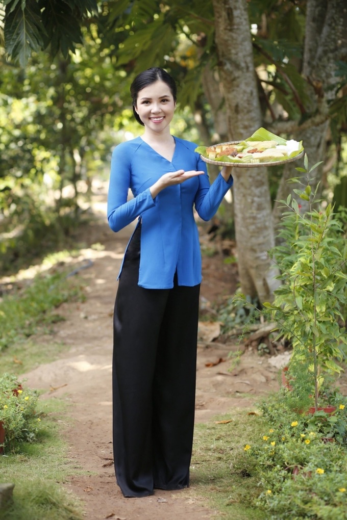 Hoa khôi Huỳnh Thúy Vi dịu dàng làm “đại sứ Lễ Hội bánh dân gian Nam Bộ” - 10 Hoa khôi Huỳnh Thúy Vi dịu dàng làm “đại sứ Lễ Hội bánh dân gian Nam Bộ” - 10