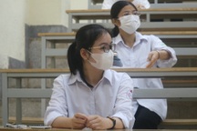 Thí sinh gặm bánh mì, "lều chõng" thi đánh giá năng lực Trường ĐH Sư Phạm