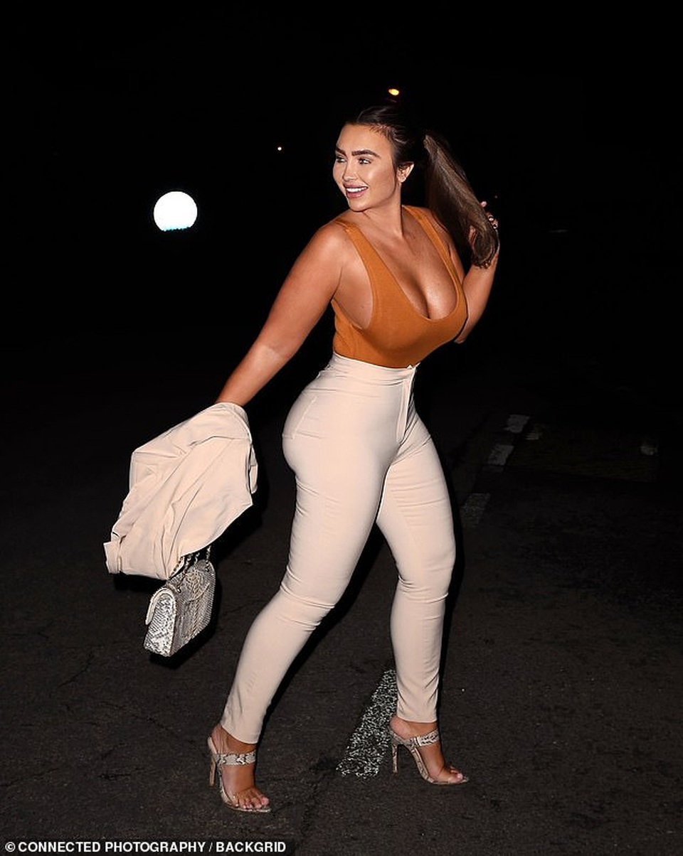 Lauren Goodger phủ nhận tin đồn đại tu vòng ba - 6 Lauren Goodger phủ nhận tin đồn đại tu vòng ba - 6