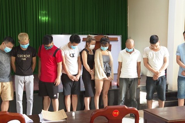 23 nam nữ thanh niên thuê nhà nghỉ để chơi ketamine và thuốc lắc