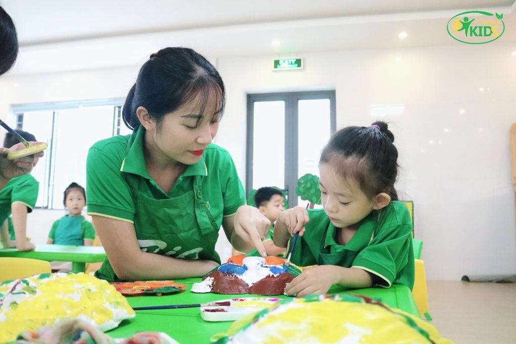 Cô giáo khuyết tật viết chữ đẹp như in bằng tay trái - 4 Cô giáo khuyết tật viết chữ đẹp như in bằng tay trái - 4