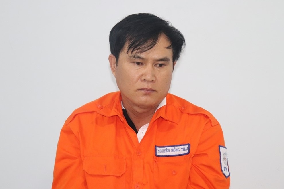 Bắt kẻ giả danh nhân viên điện lực đi lừa bán dây điện cho người dân - 1 Bắt kẻ giả danh nhân viên điện lực đi lừa bán dây điện cho người dân - 1