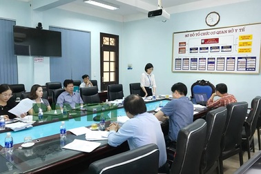 Vụ 8 bệnh nhân chạy thận tử vong: Tạm đình chỉ Giám đốc bệnh viện tỉnh Hòa Bình