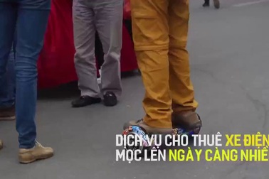 Xe điện mini tung hoành trên phố đi bộ