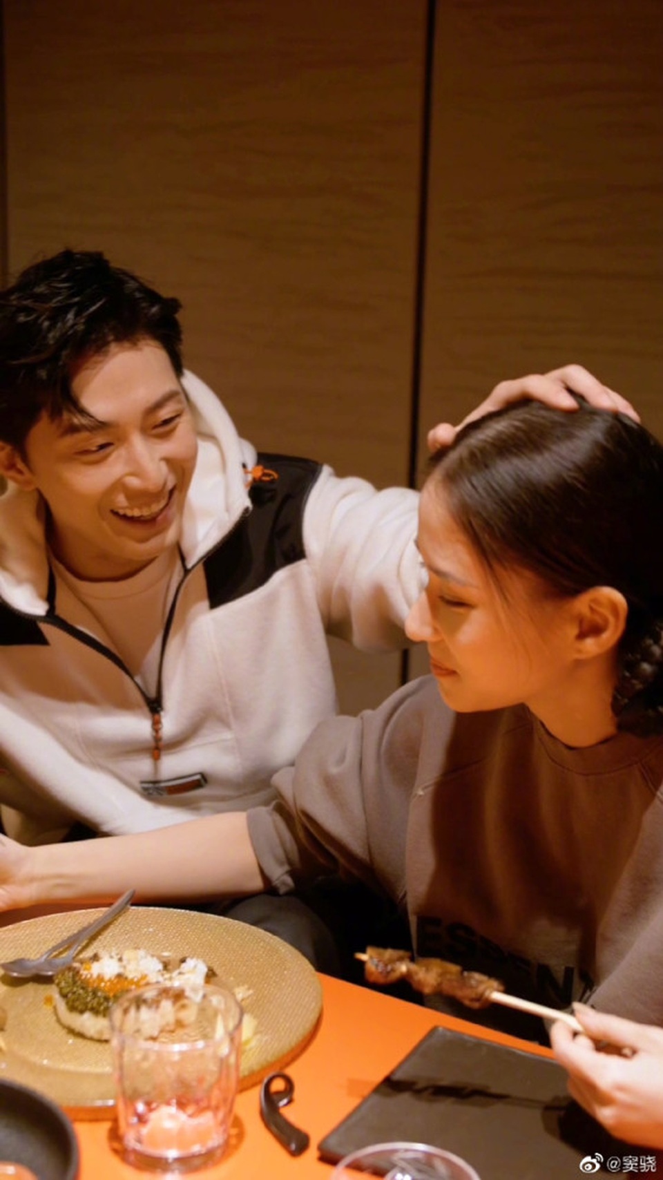 Chuyện tình ngọt ngào của tài tử Đậu Kiêu và con gái tỷ phú - 8 Chuyện tình ngọt ngào của tài tử Đậu Kiêu và con gái tỷ phú - 8