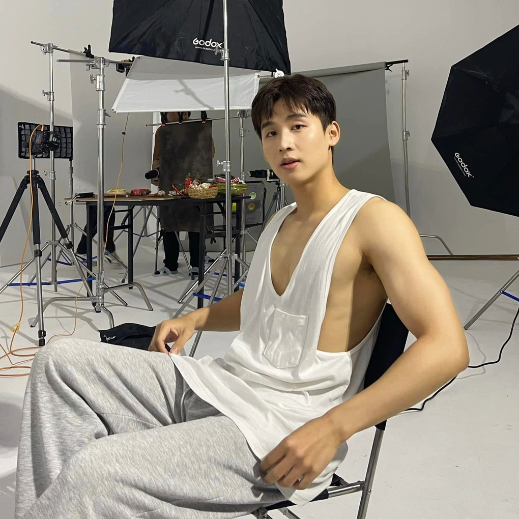 Hot boy SN 2000 điển trai, từng bị từ chối lời tỏ tình là ai? - 4 Hot boy SN 2000 điển trai, từng bị từ chối lời tỏ tình là ai? - 4