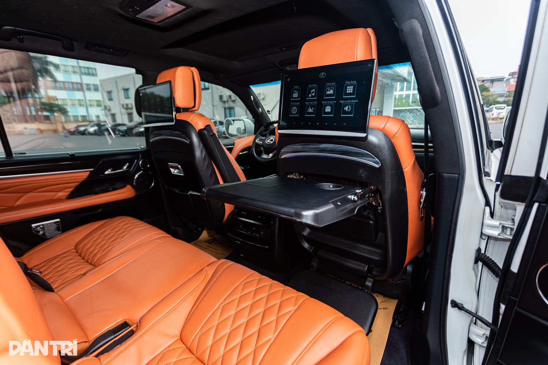 Chủ xe Lexus LX 570 chi 400 triệu đồng chỉ để lột xác nội thất - 11 Chủ xe Lexus LX 570 chi 400 triệu đồng chỉ để lột xác nội thất - 11