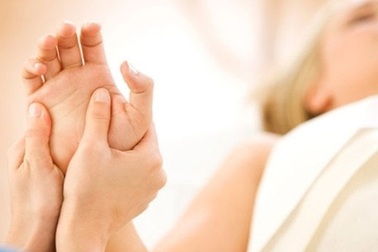 Tê tay khi mang thai, điều trị thế nào?