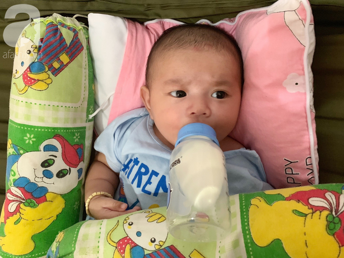 Trà Vinh: Bé trai kháu khỉnh, nặng 6kg bị bỏ rơi trước cổng chùa, cần sữa tã và chờ mẹ đến đón về - Ảnh 5. Trà Vinh: Bé trai kháu khỉnh, nặng 6kg bị bỏ rơi trước cổng chùa, cần sữa tã và chờ mẹ đến đón về - Ảnh 5.