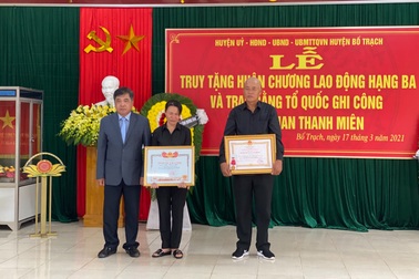 Lễ truy tặng Bằng Tổ quốc ghi công chủ tịch xã hy sinh trong lũ