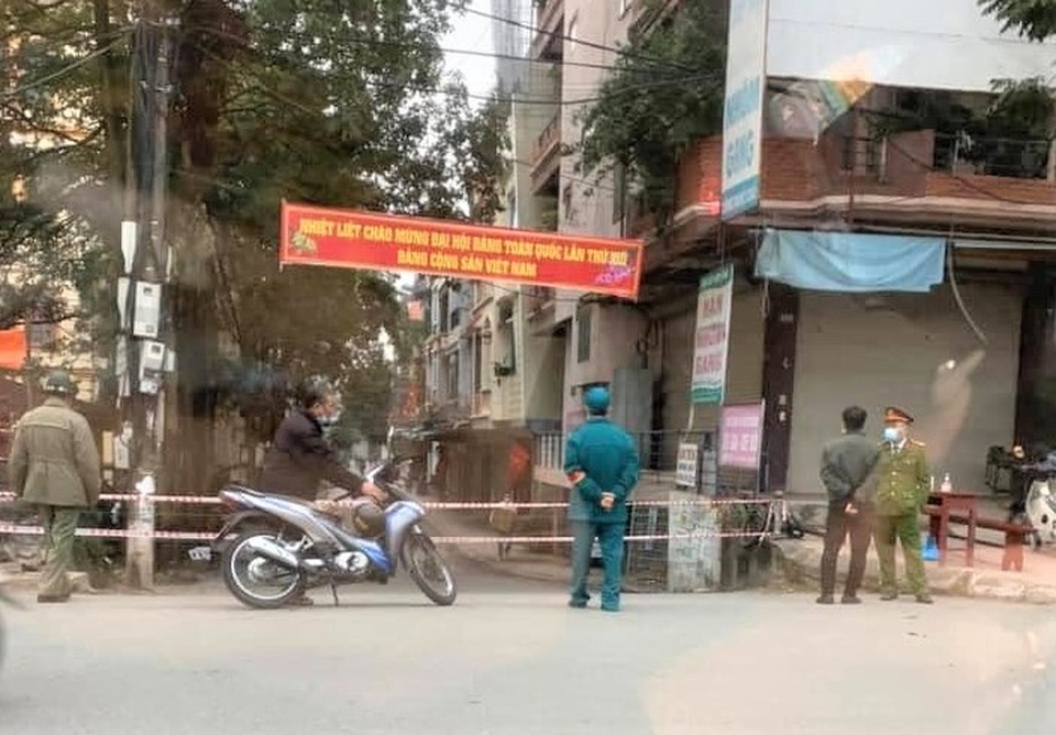 Hòa Bình phong tỏa nơi ở và làm việc của 2 ca Covid-19, các F1 trong đêm - 2 Hòa Bình phong tỏa nơi ở và làm việc của 2 ca Covid-19, các F1 trong đêm - 2