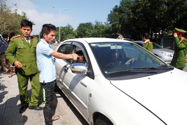 Thuê xe ô tô đi dọc quốc lộ 1A để trộm tài sản