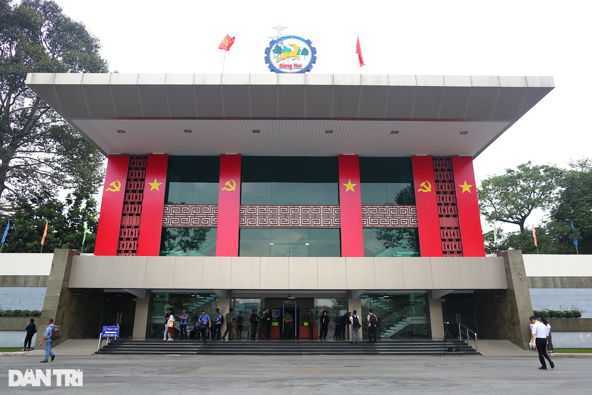 An ninh siết chặt ở phiên tòa xét xử đại án buôn lậu 200 triệu lít xăng - 2 An ninh siết chặt ở phiên tòa xét xử đại án buôn lậu 200 triệu lít xăng - 2