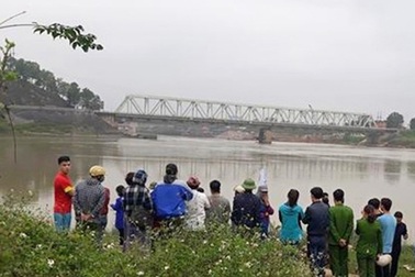 Phát hiện thi thể nam sinh lớp 10 trên sông Mã
