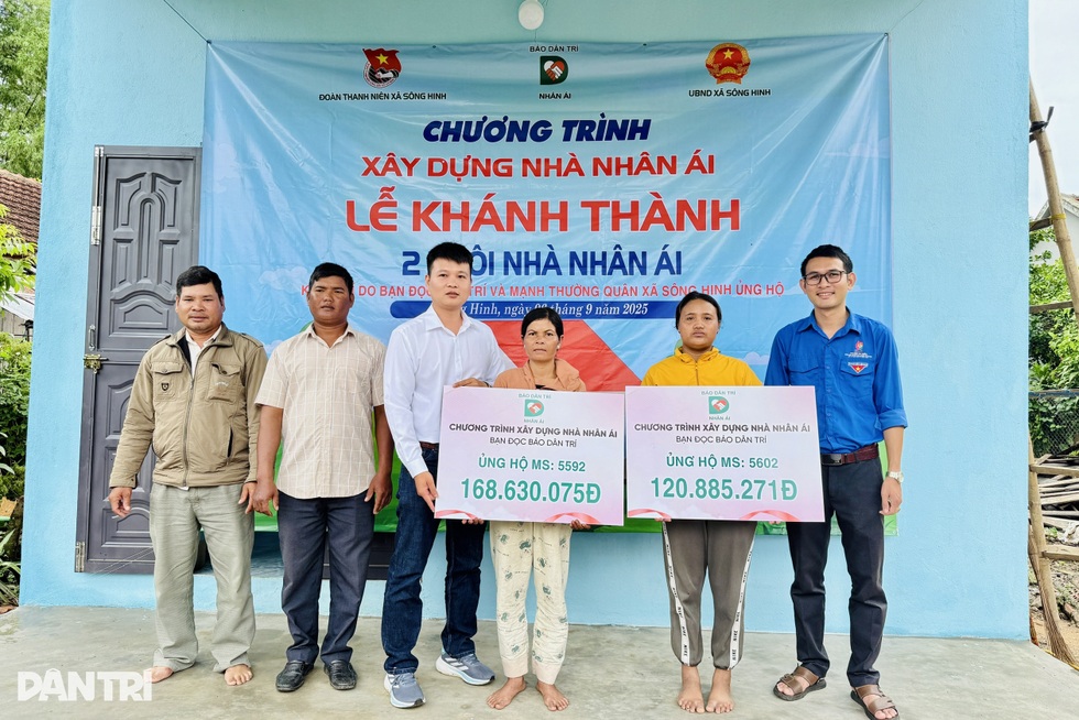 Niềm vui kép của 2 phụ nữ đơn thân nuôi đàn con thơ trong cảnh khốn khó