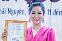 NSƯT Như Huỳnh học thoại ngày đêm, giành Huy chương vàng kịch nói